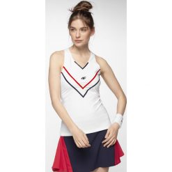 Top damski do tenisa TSDF402A - biały. Białe topy damskie 4F, bez wzorów, bez kołnierzyka, bez ramiączek. W wyprzedaży za 39.99 zł.