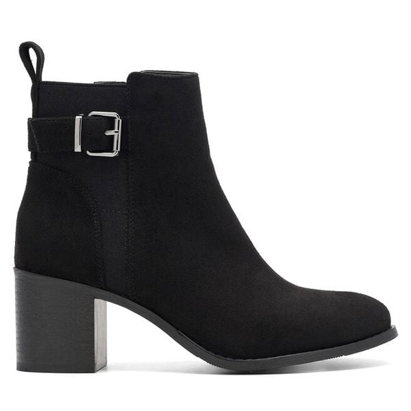 Botki Clara Barson. Czarne botki damskie Clara Barson, bez wzorów, bez obcasa, na słupku, bez zapięcia. Za 99.99 zł.