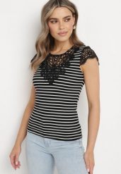Czarny Bawełniany T-shirt z Prążkowanej Dzianiny Ozdobiony Koronką Liasilo. Czarne t-shirty damskie Born2be, m, bez wzorów, z bawełny, bez kołnierzyka, bez ramiączek. Za 39.99 zł.