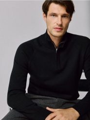 Sweter z wełną - czarny. Czarne swetry męskie Reserved, l, bez wzorów, z dzianiny, bez kołnierzyka, bez ramiączek. Za 259.99 zł.