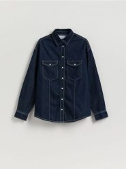 Jeansowa koszula oversize - granatowy. Niebieskie koszule damskie Reserved, l, bez wzorów, z denimu, bez kołnierzyka, bez ramiączek. W wyprzedaży za 79.99 zł.