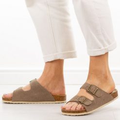 J. Brązowe skórzane klapki damskie Vinceza 101330. Brązowe klapki damskie VINCEZA, na lato, bez wzorów, z jeansu, casualowe, bez obcasa, bez zapięcia. Za 149.00 zł.