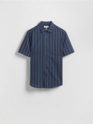 Koszula slim fit z lnem - granatowy. Niebieskie koszule męskie Reserved, l, bez wzorów, z bawełny, bez kołnierzyka, bez ramiączek. W wyprzedaży za 109.99 zł.