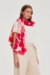 Szal w kwiaty czerwony. Czerwone szaliki damskie MOODO, bez wzorów, z poliesteru. Za 49.99 zł.