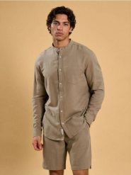 Wiskozowa koszula - zielony. Zielone koszule męskie Sinsay, l, bez wzorów, z wiskozy, bez kołnierzyka, bez ramiączek. Za 59.99 zł.