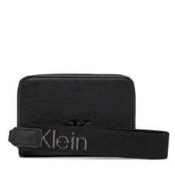 Portfel Calvin Klein Jeans. Czarne portfele damskie Calvin Klein Jeans, z jeansu. Za 219.99 zł.