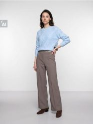 Sweter z dekoracyjnym splotem - błękitny. Niebieskie swetry nierozpinane damskie Sinsay, l, bez wzorów, ze splotem, bez kołnierzyka, bez ramiączek. Za 59.99 zł.