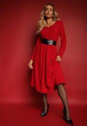 Czerwona Sukienka o Rozkloszowanym Kroju z Trójkątnym Dekoltem Temivara. Czerwone sukienki damskie Renee, na co dzień, l, bez wzorów, z jeansu, eleganckie, bez kołnierzyka, bez ramiączek, midi, proste. Za 99.99 zł.