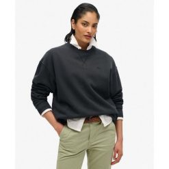 Sweter Studios. Czarne swetry nierozpinane damskie Superdry, bez wzorów, eleganckie, bez kołnierzyka, bez ramiączek. W wyprzedaży za 255.45 zł.