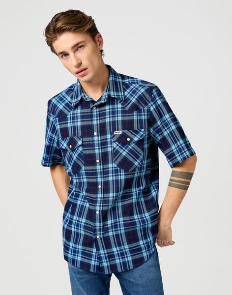 MESKA KOSZULA WRANGLER SS WESTERN SHIRT LATIGO INDIGO 112362899. Niebieskie koszule męskie Wrangler, l, bez wzorów, bez kołnierzyka, bez ramiączek. Za 149.99 zł.