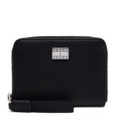 Portfel Tommy Jeans. Czarne portfele damskie Tommy Jeans, z jeansu. Za 139.99 zł.