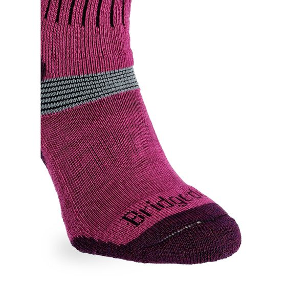 Skarpety narciarskie damskie Bridgedale Ski Cross Country Merino P. Fioletowe skarpetki damskie Bridgedale, bez wzorów. Za 62.99 zł.