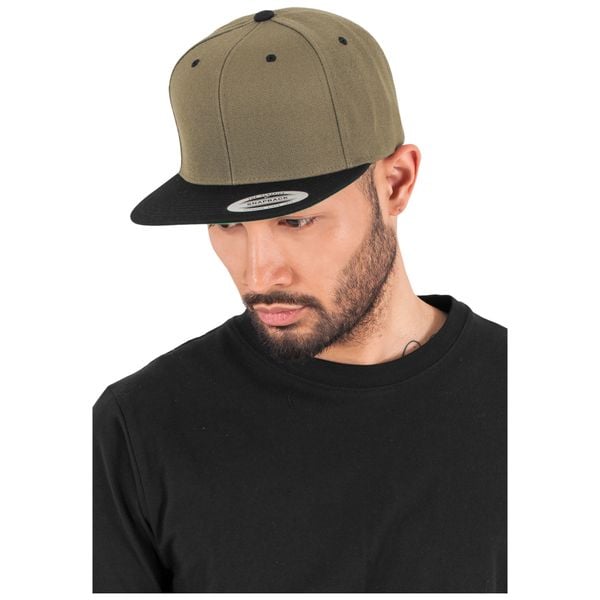 Czapka Flexfit Classique 2-tone. Brązowe czapki damskie FLEXFIT, bez wzorów, z materiału, klasyczne. Za 63.15 zł.