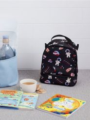 Plecak z motywem astronauty - czarny. Czarne plecaki męskie Sinsay, bez wzorów, sportowe. Za 29.99 zł.