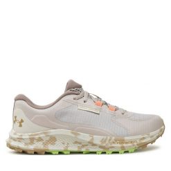 Buty do biegania Under Armour. Brązowe obuwie sportowe damskie Under Armour, bez wzorów, bez zapięcia, do biegania. Za 399.99 zł.