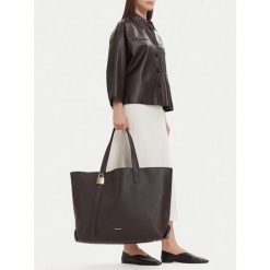 Torebka GINO ROSSI. Brązowe shopperki damskie Gino Rossi, bez wzorów, bez dodatków. Za 329.99 zł.