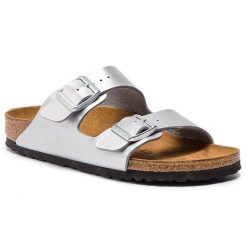 Klapki Birkenstock. Szare klapki damskie Birkenstock, bez wzorów, bez obcasa, bez zapięcia. Za 399.99 zł.