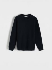 Wiskozowy sweter - czarny. Czarne swetry męskie Reserved, l, bez wzorów, z dzianiny, bez kołnierzyka, bez ramiączek. W wyprzedaży za 69.99 zł.