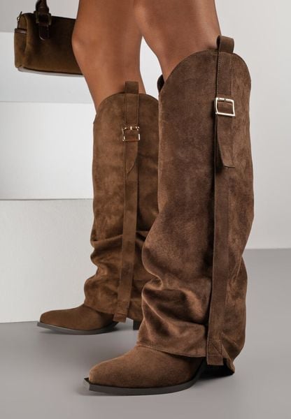 Brązowe Kozaki Kowbojki na Stożkowym Obcasie z Wywiniętą Cholewką i Klamrą Naletea. Brązowe kozaki damskie Born2be, bez wzorów, bez obcasa, na obcasie, bez zapięcia. Za 159.99 zł.