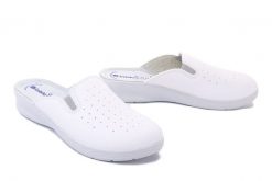 INBLU 50-34 bianco, klapki damskie. Białe klapki damskie Inblu, w ażurowe wzory, bez obcasa, bez zapięcia. Za 79.90 zł.