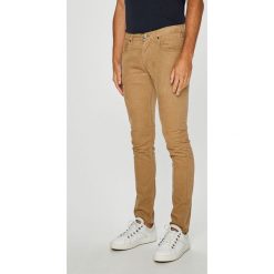 Lee - Spodnie Luke. Brązowe spodnie materiałowe męskie Lee, bez wzorów, z bawełny. W wyprzedaży za 269.90 zł.