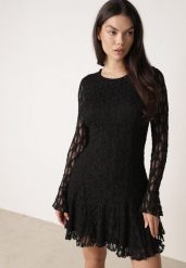 Czarna Sukienka Koronkowa z Rozkloszowanymi Rękawami Cinatea. Czarne sukienki damskie Born2be, na co dzień, l, bez wzorów, z koronki, bez kołnierzyka, bez ramiączek, mini, dopasowane. Za 139.99 zł.