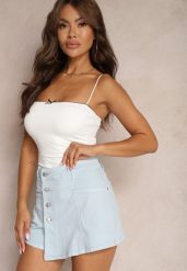 Jasnoniebieskie Denimowe Szorty Imitujące Spódnicę z Bawełny High Waist Nellmina. Niebieskie szorty damskie Renee, bez wzorów, z bawełny, z podwyższonym stanem. Za 74.99 zł.