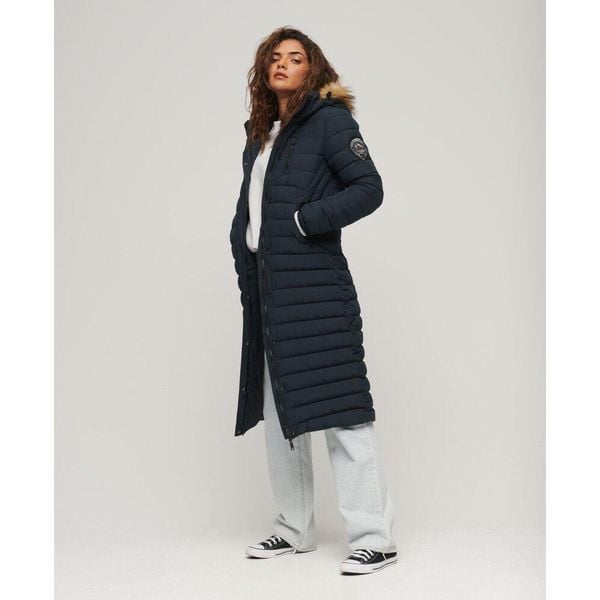 Długi pikowany płaszcz z kapturem Fuji od SUPERDRY. Niebieskie płaszcze damskie Superdry, bez wzorów, eleganckie, bez kołnierzyka, z kapturem. W wyprzedaży za 455.55 zł.