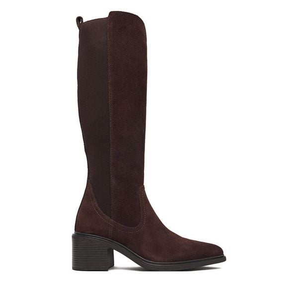 Kozaki Lasocki. Brązowe kozaki damskie Lasocki, bez wzorów, bez obcasa, na słupku, bez zapięcia. Za 349.99 zł.