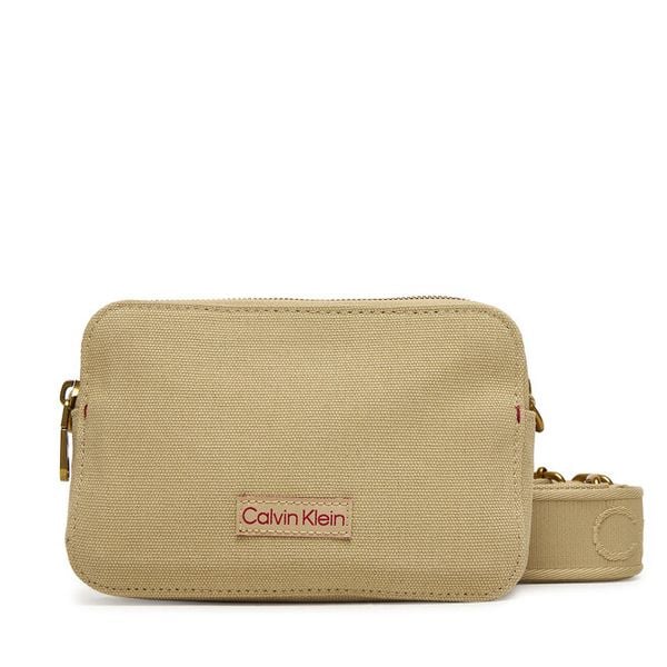 Torebka Calvin Klein. Brązowe listonoszki damskie Calvin Klein, bez wzorów, bez dodatków. Za 225.99 zł.