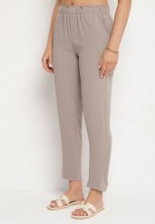 Beżowe Spodnie o Klasycznym Kroju z Gumką w Talii Tilunea. Brązowe spodnie materiałowe damskie Born2be, bez wzorów, z jeansu, eleganckie. Za 49.99 zł.