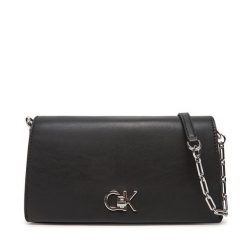 Torebka Calvin Klein. Czarne torebki do ręki damskie Calvin Klein, bez wzorów, bez dodatków. Za 319.99 zł.