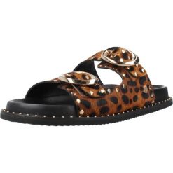 Sandały CARMELA 163056C Nadruk zwierzęcy. Czarne sandały damskie Carmela, bez wzorów, ze skóry, bez obcasa, bez zapięcia. Za 317.99 zł.