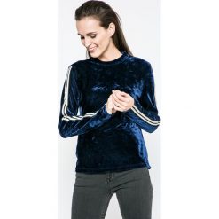 Vero Moda - Bluzka. Niebieskie bluzki damskie Vero Moda, l, bez wzorów, z dzianiny, casualowe, bez kołnierzyka, bez ramiączek. W wyprzedaży za 39.90 zł.