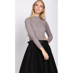 Khaki Sweter Tolerate. Brązowe swetry nierozpinane damskie Born2be, uniwersalny, bez wzorów, bez kołnierzyka, bez ramiączek. Za 69.99 zł.