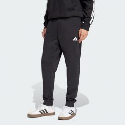 Spodnie Essentials Feel Cozy French Terry. Białe spodnie sportowe męskie Adidas, xs, bez wzorów, z dresówki, na fitness i siłownię. W wyprzedaży za 175.20 zł.