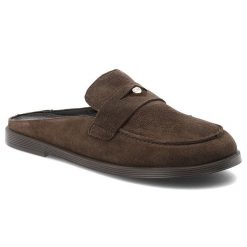 Klapki damskie Chebello, welurowa cholewka wsuwany fason otwarta pięta klasyczny mokasynowy krój minimalistyczny design lekka płaska podeszwa, brązow. Brązowe klapki damskie CheBello, bez wzorów, z weluru, eleganckie, z otwartym noskiem, bez obcasa, na płaskiej podeszwie, bez zapięcia. Za 549.00 zł.
