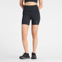 Kolarki damskie New Balance WB61I098BK – czarne. Czarne szorty damskie New Balance, bez wzorów, z materiału, z podwyższonym stanem. Za 289.99 zł.
