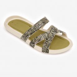 Klapki basenowe damskie Nabaiji 500. Brązowe klapki damskie NABAIJI, bez wzorów, sportowe, bez obcasa, bez zapięcia. W wyprzedaży za 49.99 zł.
