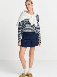 Rich & Royal Sweter z dzianiny Kobiety Bawełna niebieski|biały, XS. Białe swetry nierozpinane damskie Rich & Royal, xs, z aplikacjami, z bawełny, eleganckie, bez kołnierzyka, bez ramiączek. Za 379.95 zł.