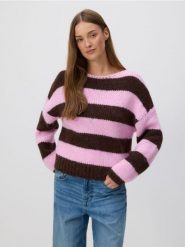 Sweter w paski - wielobarwny. Swetry nierozpinane damskie Reserved, l, bez wzorów, z dzianiny, bez kołnierzyka, bez ramiączek. Za 139.99 zł.