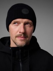 4F Czapka beanie wełniana 4F x Robert Lewandowski - czarna L. Czarne czapki męskie 4F, na zimę, bez wzorów, z dzianiny. Za 99.99 zł.
