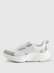 4F Buty do biegania Freemove Mesh damskie - białe 41. Białe obuwie sportowe damskie 4F, bez wzorów, z meshu, bez zapięcia, do biegania. Za 329.99 zł.