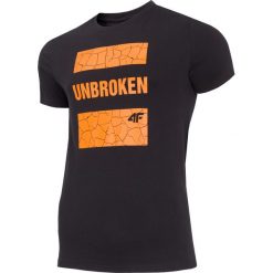 T-shirt męski TSM008 - głęboka czerń. T-shirty męskie 4F, m, bez wzorów, bez kołnierzyka, bez ramiączek. W wyprzedaży za 49.99 zł.