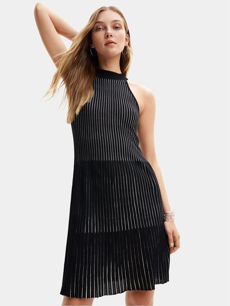 Desigual Sukienka letnia Mirna 24SWVF06 Czarny Regular Fit. Czarne sukienki damskie Desigual, na lato, s, bez wzorów, z wiskozy, bez kołnierzyka, bez ramiączek. Za 339.99 zł.