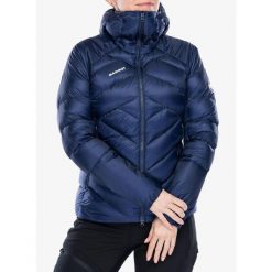 Kurtka puchowa damska Mammut Taiss IN Hooded Jacket. Niebieskie kurtki sportowe damskie Mammut, l, bez wzorów, z puchu, bez ramiączek, bez kaptura, trekkingowe. Za 1,810.75 zł.
