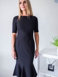 Sukienka Model Anastasia Black - Jersa. Czarne sukienki damskie Jersa, plus size, bez wzorów, wizytowe, bez kołnierzyka, plus size, bez ramiączek, dopasowane. Za 432.40 zł.