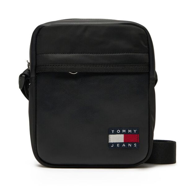 Saszetka Tommy Jeans. Czarne saszetki i nerki męskie Tommy Jeans, z jeansu, małe. Za 179.99 zł.