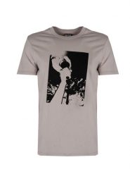 Diesel T-Shirt "Just" | A038130QCAH | Mężczyzna | Piaskowy. T-shirty męskie Diesel, m, bez wzorów, z bawełny, bez kołnierzyka, bez ramiączek. W wyprzedaży za 159.00 zł.