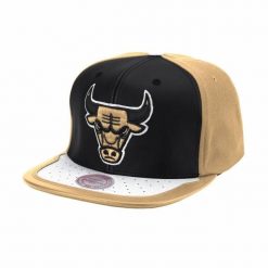 Czapka z daszkiem bejsbolówka koszykarska Mitchell & Ness NBA Chicago Bulls. Czapki damskie Mitchell & Ness, bez wzorów, sportowe. Za 179.00 zł.